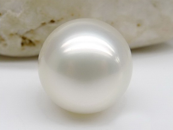White Freshwater Pearl Round